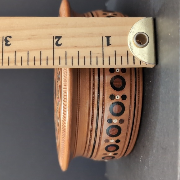 VGT, Ukrainian Hutsul Round Wooden Box with Intricate Mosaic Inlay. - Picture 11 of 11